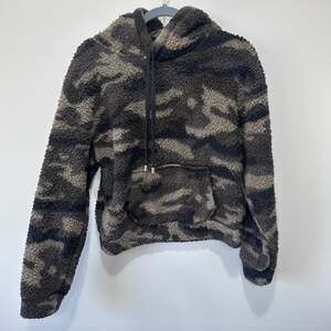 Love Tree Camo Print Fuzzy Sherpa Pullover, Sz M